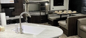 Cozy RV in Pleasant Hanford with AC, WiFi