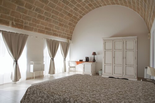 Le Grotte di Sileno Farmhouse. The magic of the real Apulian Experience.