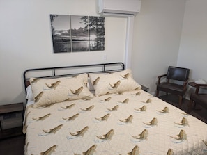 Free WiFi, bed sheets