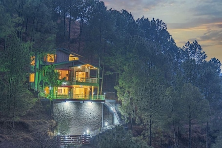 Exterior. Villa Sparklewoods ,Nestled in the heart of Himachal’s lush greenery,!