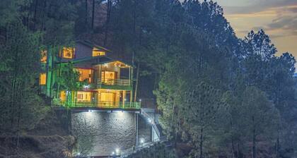 Villa Sparklewoods ,Nestled in the heart of Himachalâs lush greenery,!