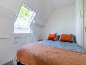 House | 7 bedrooms, individually furnished, bed sheets