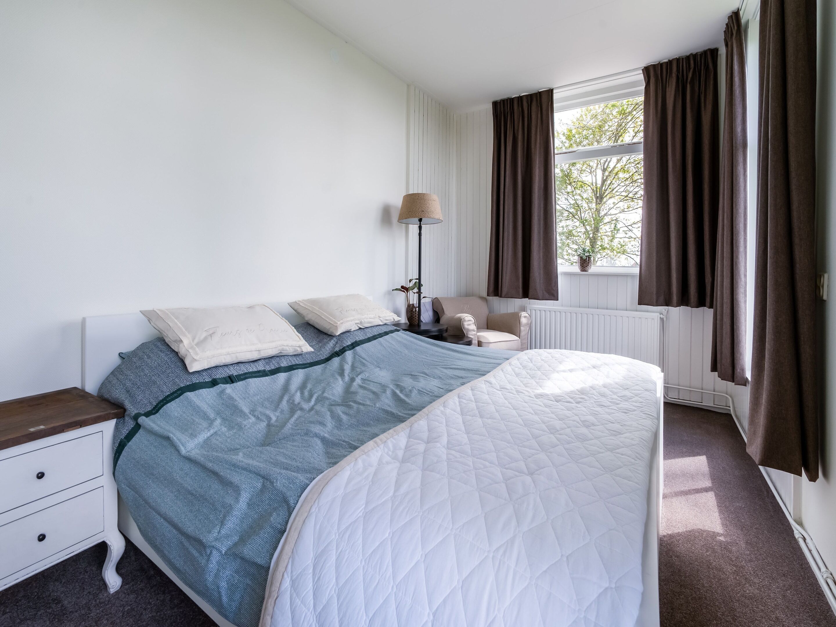 7 bedrooms, individually furnished, bed sheets