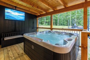 Indoor spa tub