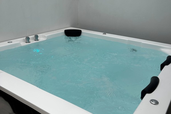 Indoor spa tub