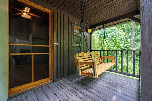 Quiet Country Cabin • Near Trails & State Parks