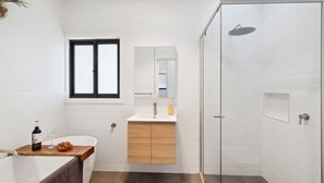 Dusche, Handtücher, Seife, Shampoo