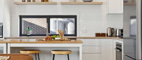 電子レンジ、オーブン、コンロ、食器洗い機