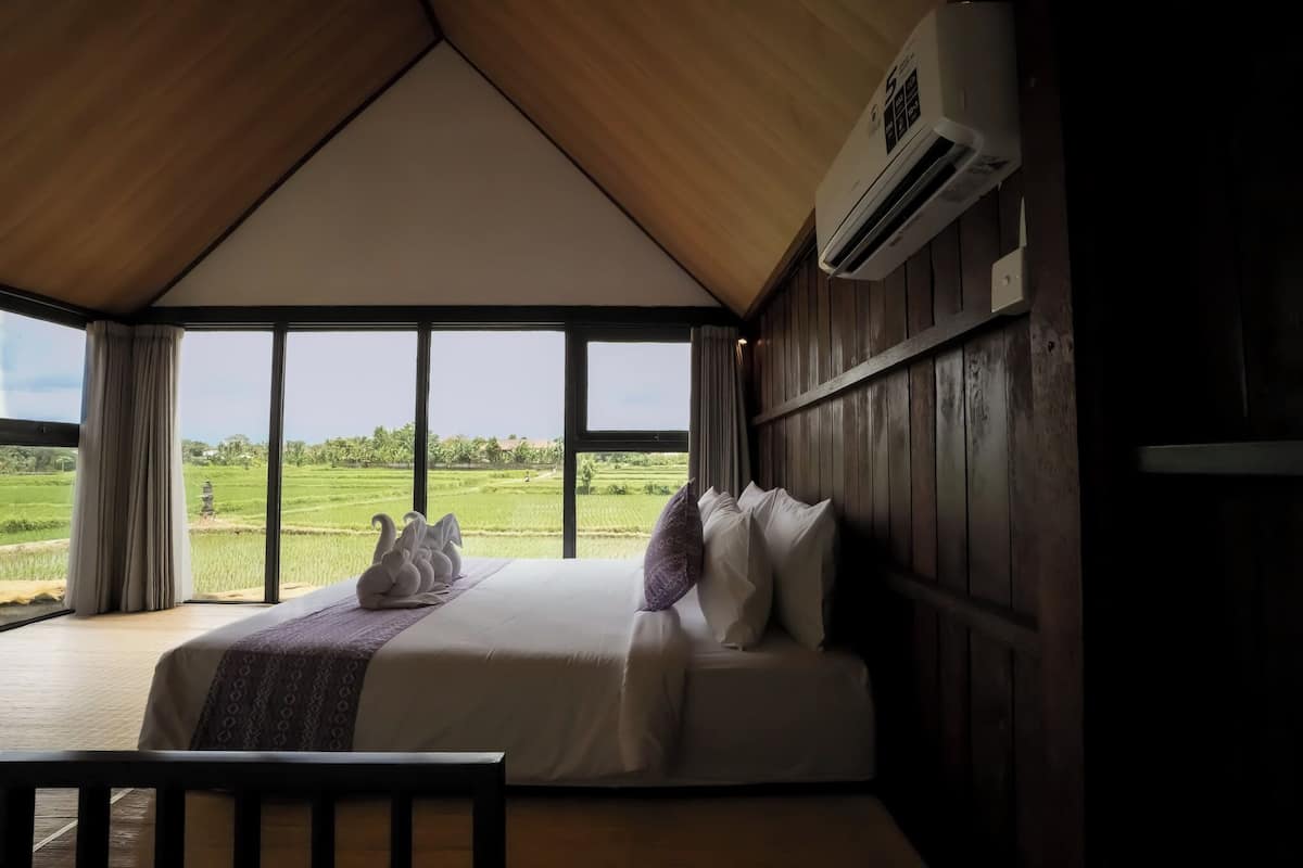 Classic Villa | Desk, free WiFi, bed sheets