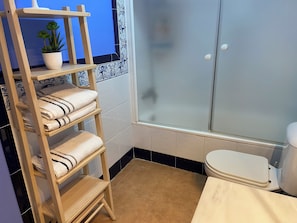 Bidet, towels, soap, toilet paper - Zahara Soul (Zahara de los Atunes)