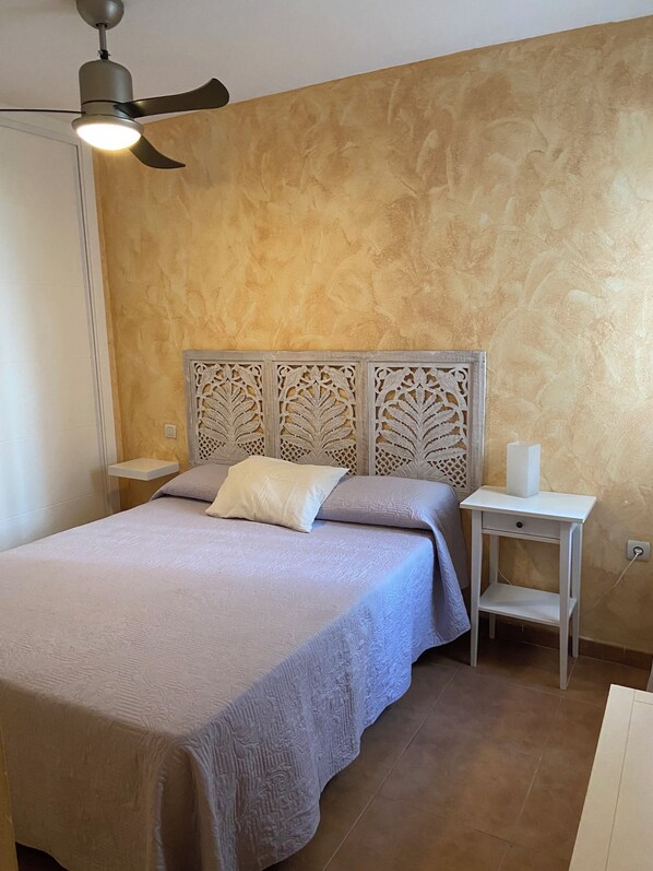 2 dormitoris, planxa i posts de planxar, wifi i roba de llit 