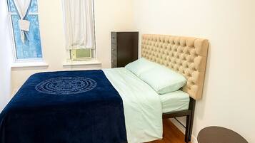 1 habitación, tabla de planchar con plancha, wifi y ropa de cama