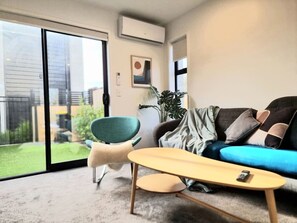 TV - Steps from the Arena - Modern Addington Stay (Christchurch)