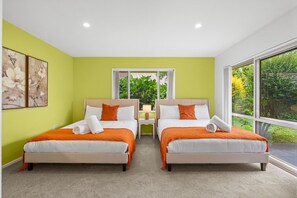 4 Schlafzimmer, Schreibtisch, Bügeleisen/Bügelbrett, Reisekinderbett