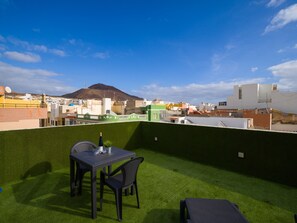 ハウス | 屋外ダイニングエリア