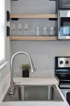 Mikrowelle, Ofen, Herdplatte, Geschirrspüler