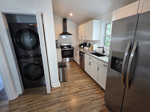 Modern 2BR • Great for Work & Family - 6 Min from Downtown Greenville