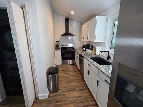 Modern 2BR • Great for Work & Family - 6 Min from Downtown Greenville