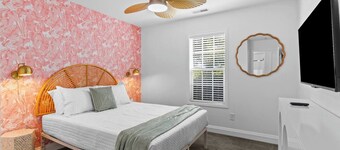 The Salty Flamingo w Pool+Hot Tub+Ping Pong