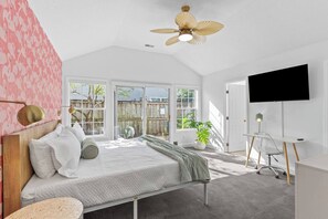 Iron/ironing board, internet, bed sheets - The Salty Flamingo w Pool+Hot Tub+Ping Pong (Murrayville)