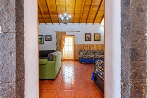 House | Living room - Rural House in Moya With Private Jacuzzi (Moya)