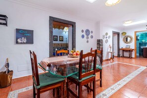 House | Dining - Rural House in Moya With Private Jacuzzi (Moya)