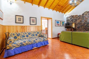 House | Living room - Rural House in Moya With Private Jacuzzi (Moya)