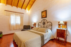 House | 1 bedroom, individually furnished, iron/ironing board - Rural House in Moya With Private Jacuzzi (Moya)