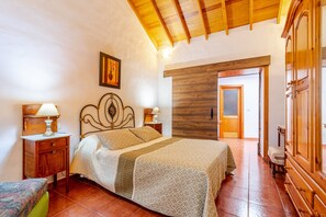 Rumah | 1 kamar tidur dan dilengkapi dengan perabotan berbeda-beda