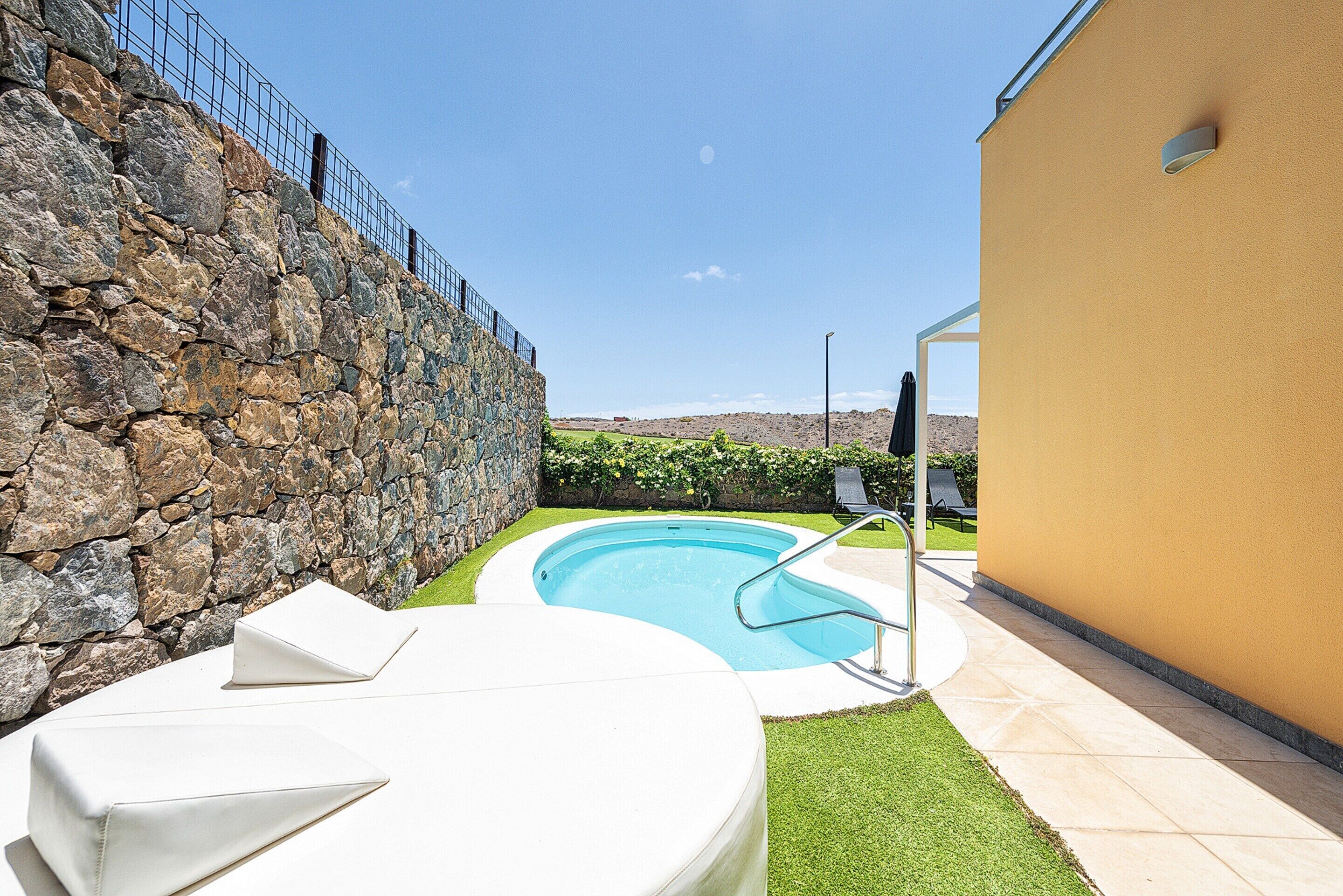 Villa | Pool | Indoor pool, outdoor pool