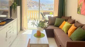 Smart-tv en een tafeltennistafel