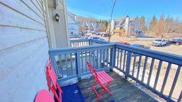 Standard Apartment, 2 Bedrooms, Non Smoking, Mountain View | Terrace/patio