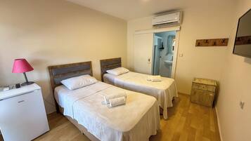 Twin Room | Premium bedding, minibar, free WiFi, bed sheets