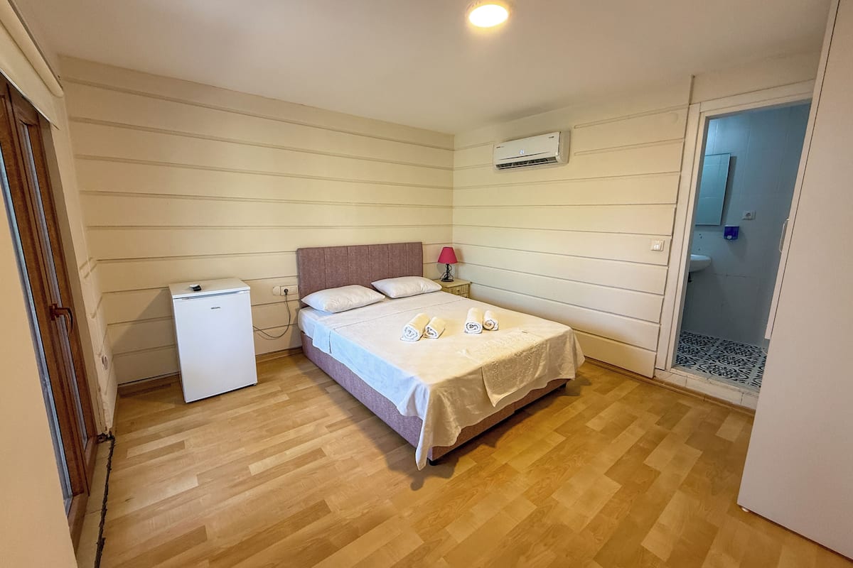 Ropa de cama de alta calidad, minibar, wifi gratis y ropa de cama