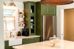 House, Multiple Beds, Patio, Garden View (Magnolia Manor) | Interior