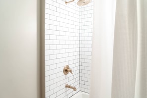 Bathroom - Magnolia Manor - Remodeled Home Near Downtown (Lake Geneva)
