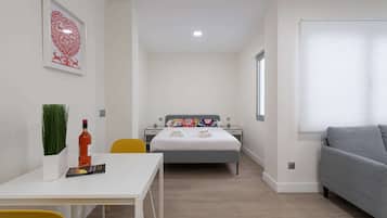 2 kamar tidur dan setrika/meja setrika