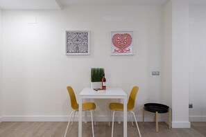House | Dining - Apartment by Playa de Las Canteras Beach (Las Palmas de Gran Canaria)
