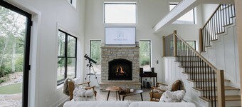 Ski/Golf/Trails/Winery - Putting Green - Sauna - Foosball - Sleeps 10