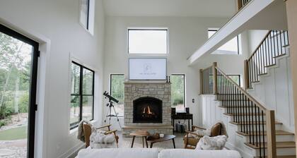 Ski/Golf/Trails/Winery - Putting Green - Sauna - Foosball - Sleeps 10