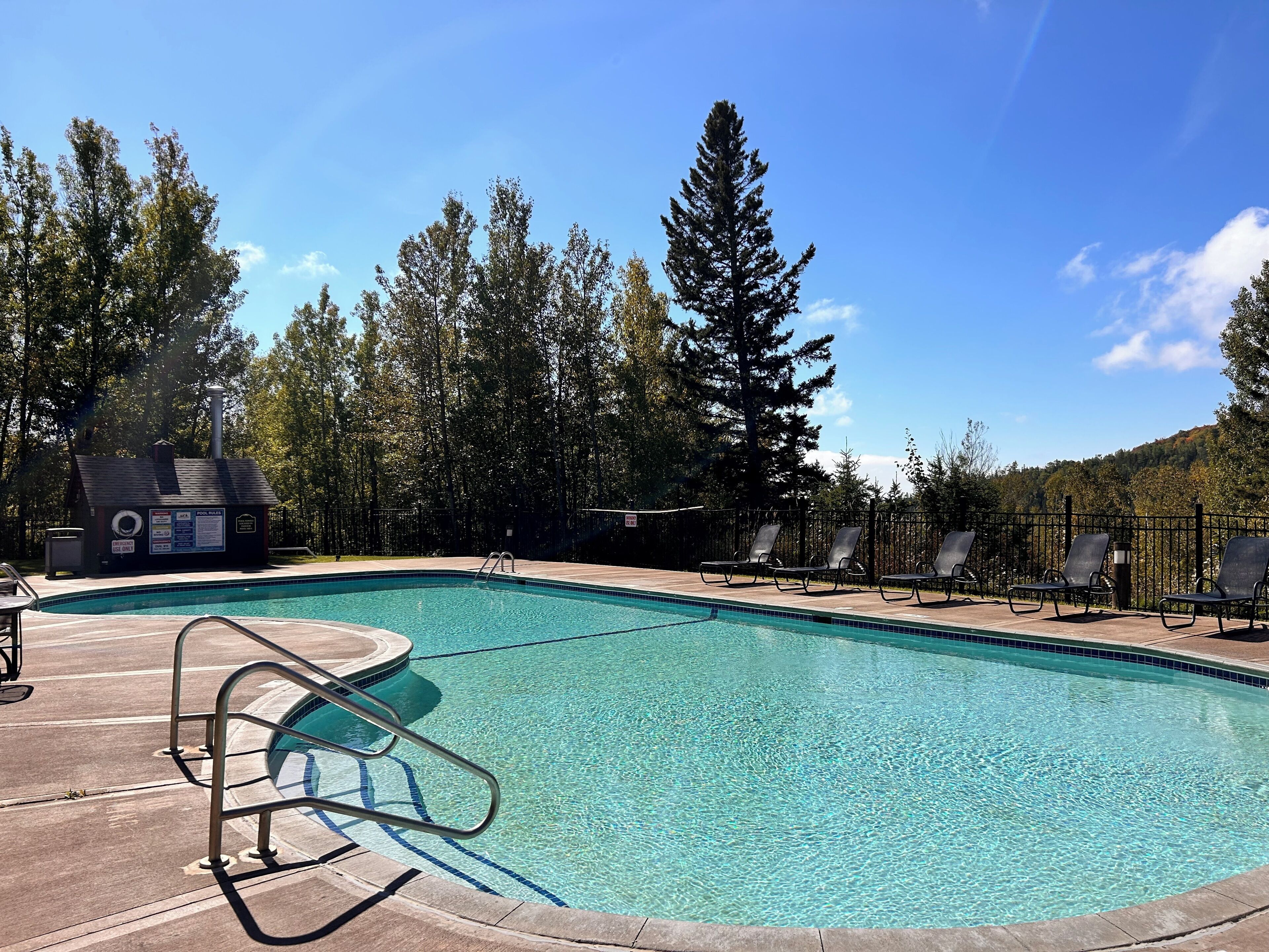 Innenpool, Außenpool