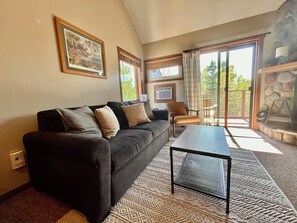 Smart-tv och eldstad