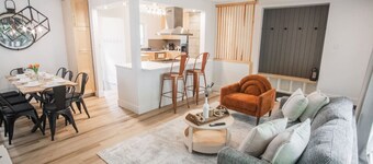 Play & Stay • Downtown Sleeps 10