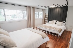 4 bedrooms, desk, travel cot, WiFi