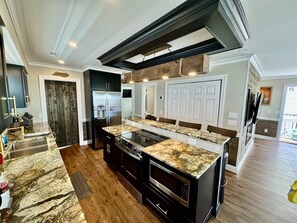 Fridge, microwave, oven, stovetop - Pirate-Themed Luxury Beach House | Golf Cart| Ocean Views | Ocean Lakes Family Campground (Myrtle Beach)