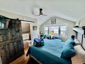 5 bedrooms, desk, iron/ironing board, free WiFi