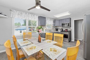 電子レンジ、オーブン、コンロ、食器洗い機