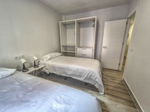 2 chambres, fer et planche à repasser