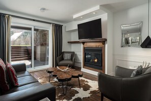 Smart TV, fireplace