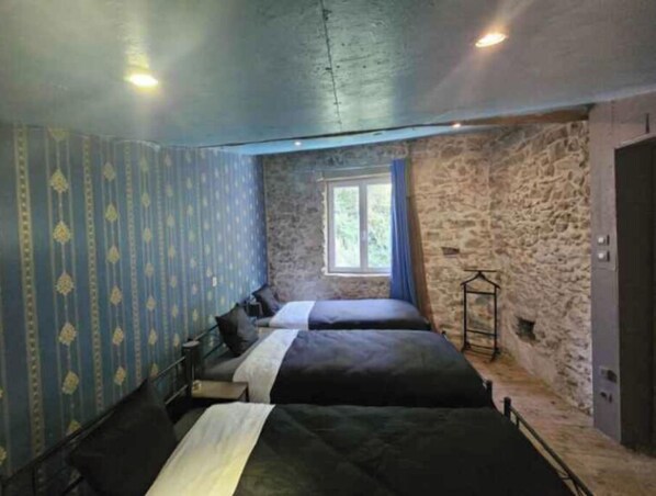 3 bedrooms, free WiFi, bed sheets